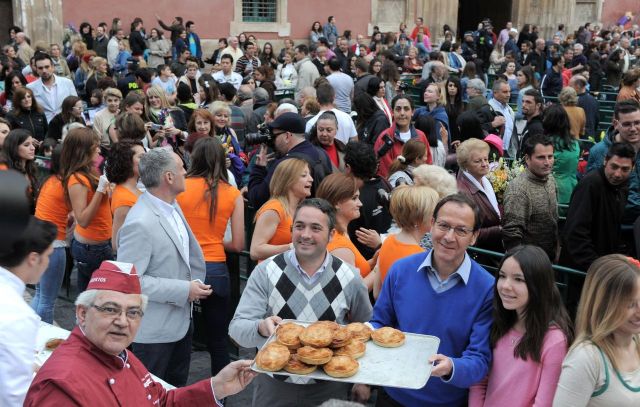 El Alcalde felicita a los murcianos por su ejemplar participación en el V Día del Pastel de Carne - 1, Foto 1