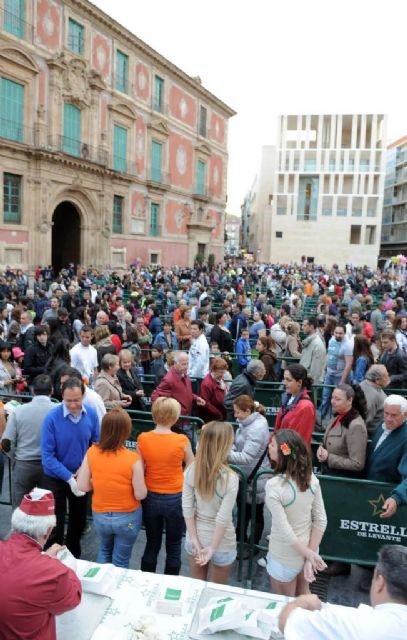 El Alcalde felicita a los murcianos por su ejemplar participación en el V Día del Pastel de Carne - 2, Foto 2
