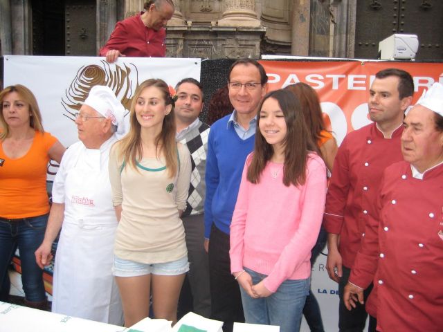 El Alcalde felicita a los murcianos por su ejemplar participación en el V Día del Pastel de Carne - 3, Foto 3