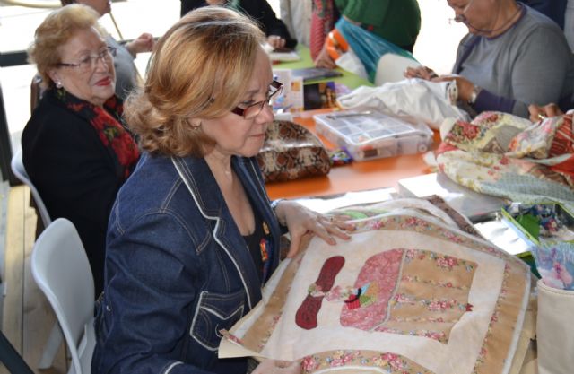 La asociación de Patchwork de San Pedro del Pinatar realiza sus trabajos en la calle - 2, Foto 2