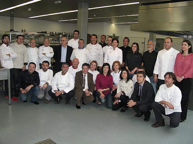 La Comunidad une a 26 cocineros de distintas comarcas para investigar y desarrollar la gastronomía regional - 1, Foto 1