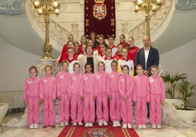 La alcaldesa anima a las gimnastas que irán al Campeonato del Mundo de Estética de Grupo - 2, Foto 2
