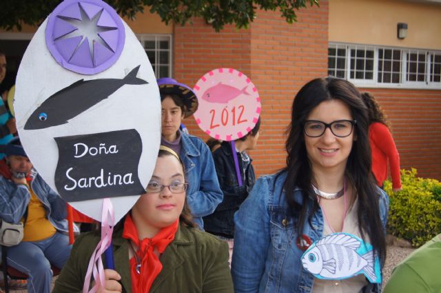 El Grupo Sardinero Baco visita el Centro Ocupacional José Moya Trilla acercando las Fiestas de Primavera a los usuarios - 3, Foto 3