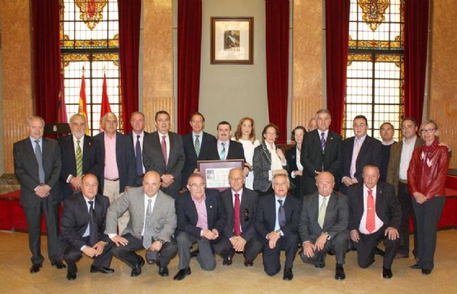 El Alcalde entrega a Diego Teruel la distinción de Cabezudo de Honor del Entierro de la Sardina 2013 - 2, Foto 2