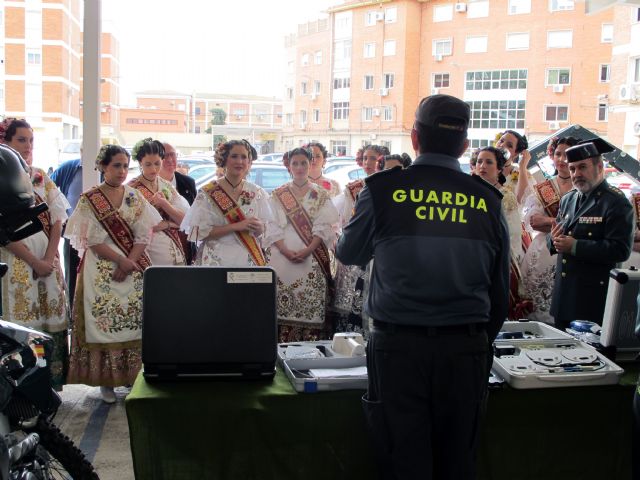 La Reina de la Huerta 2013 y sus damas de honor visitan las instalaciones de la Guardia Civil de Murcia - 1, Foto 1