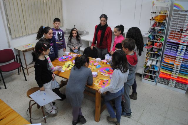 Éxito de un nuevo taller juvenil de manualidades en Las Torres de Cotillas - 1, Foto 1