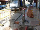 El Ayuntamiento continúa mejorando la canalización de aguas pluviales con obras en Avenida de Reyes Católicos