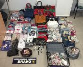 La Polica Local de Lorca interviene 175 prendas de vestir, relojes, bolsos y maletines de bisutera presuntamente falsificada para su venta ambulante