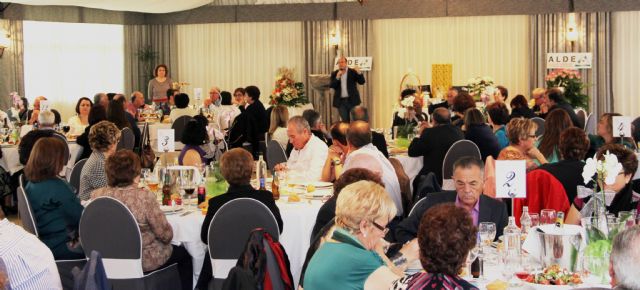 La Asociación de Enfermos de Alzheimer de Puerto Lumbreras congrega a cerca de 200 personas en su comida benéfica anual - 1, Foto 1