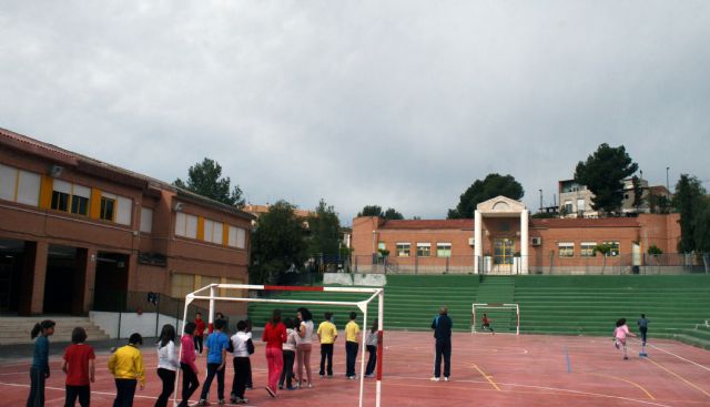 El Ayuntamiento de Lorquí invierte 18.000 euros en la renovación de la pista deportiva del Colegio Dolores Escámez - 1, Foto 1