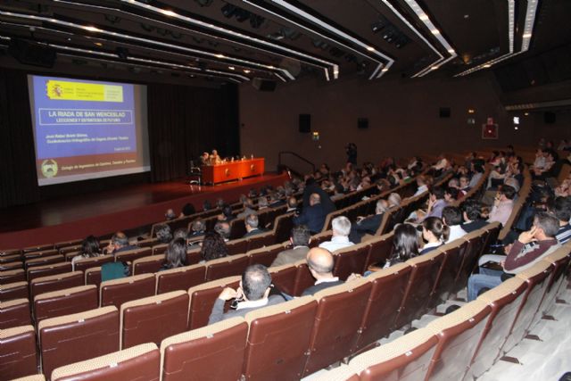 La riada de San Wenceslao demuestra la importancia de las presas en la defensa contra grandes inundaciones - 3, Foto 3