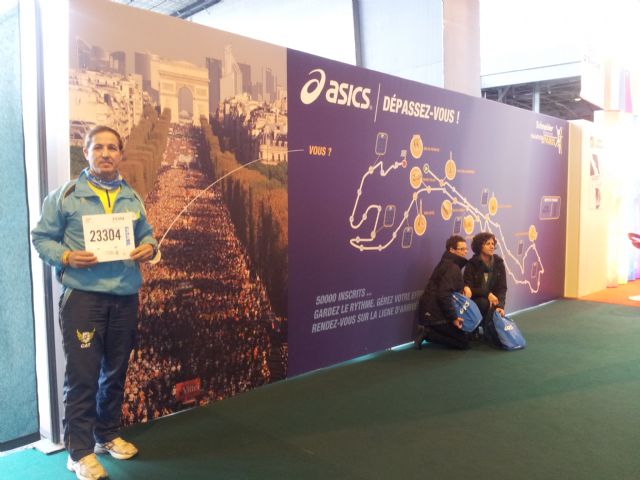 José Sáez represento al Club de Atletismo Totana en la maratón de París, Foto 1
