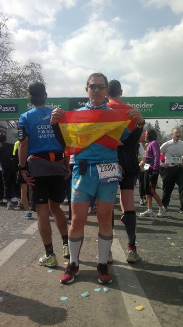 José Sáez represento al Club de Atletismo Totana en la maratón de París, Foto 3