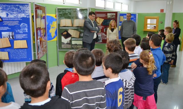 La exposición del Bicentenario del Ayuntamiento de Águilas recorre los colegios - 1, Foto 1