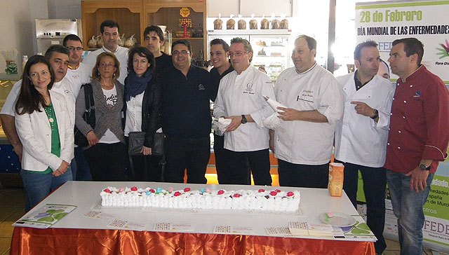 La tarta murciana más grande del mundo con 250 metros en beneficio de las personas con enfermedades raras, Foto 3