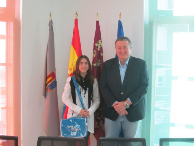 Una joven unionense que triunfa - 1, Foto 1