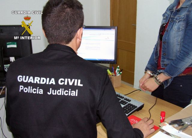 La Guardia Civil detiene a una mujer que sustraía efectivo a ancianos en Águilas - 1, Foto 1