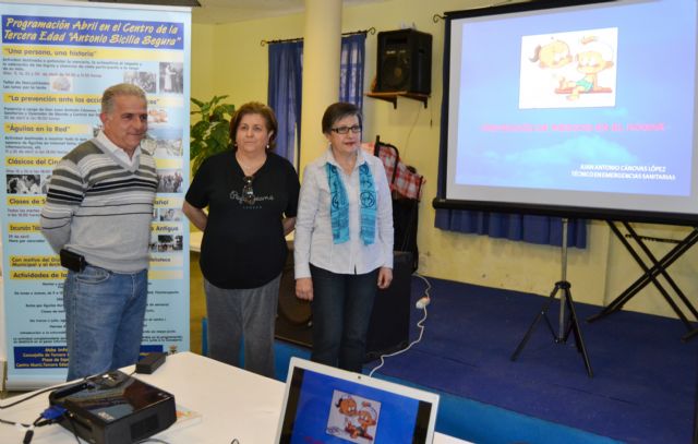 Los mayores de Águilas aprenden a prevenir riesgos en el hogar - 1, Foto 1