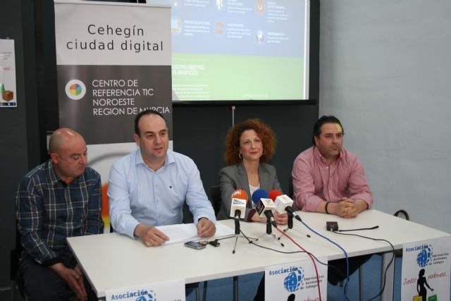 La nueva Asociación de Empresarios y Autónomos lanzará una tarjeta para obtener descuentos al comprar en Cehegín - 1, Foto 1