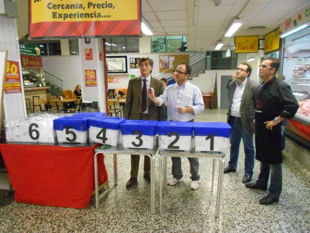 Los vendedores de Saavedra y Fajardo premian la fidelidad de sus clientes - 1, Foto 1