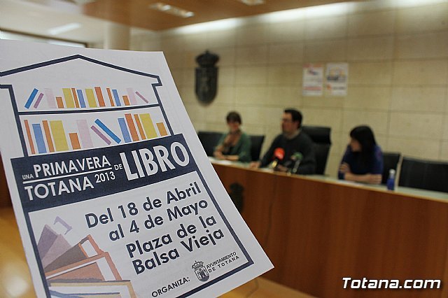 La feria del libro de Totana se celebrará del 18 de abril al 4 de mayo en la plaza de la balsa vieja con un amplio programa de actividades - 1, Foto 1