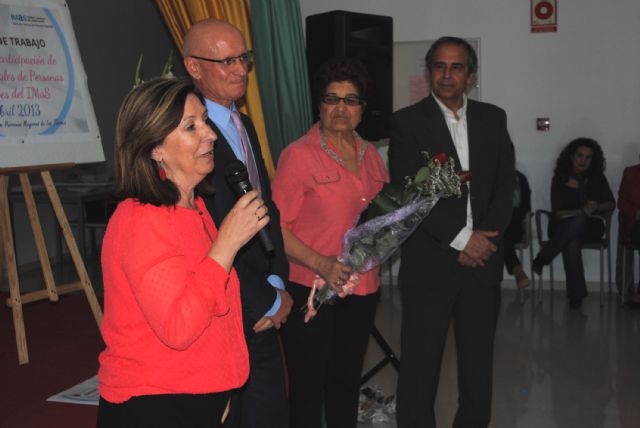 La consejera Palacios, con los mayores dependientes en Las Torres de Cotillas - 2, Foto 2
