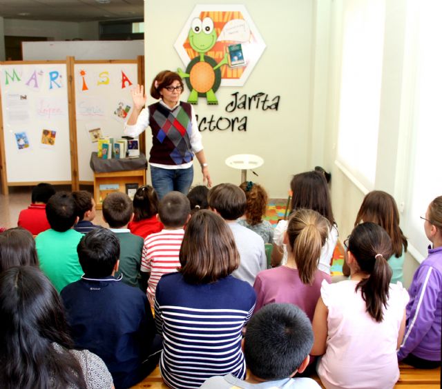 La escritora murciana Marisa López protagoniza  un encuentro literario en Puerto Lumbreras - 1, Foto 1
