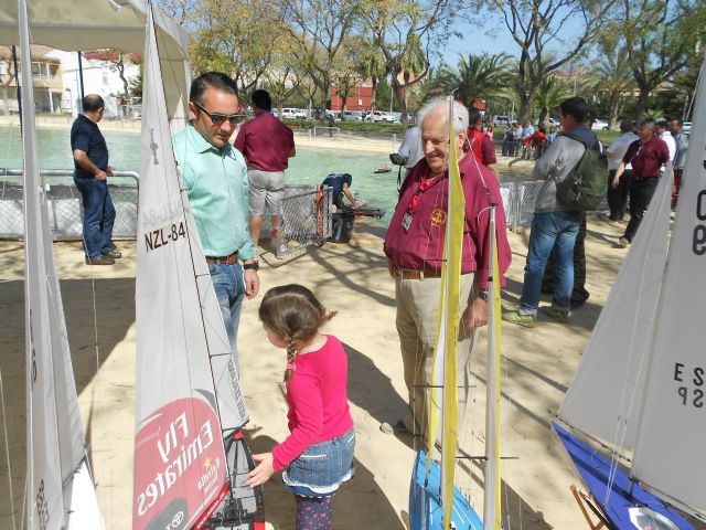 Una exhibición de barcos teledirigidos muestra la rehabilitación del estanque en el jardín del lago de Ronda Sur - 1, Foto 1