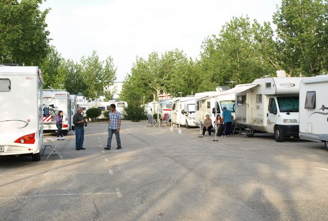 Los primeros campistas estrenan el aparcamiento municipal de autocaravanas de Ceutí - 1, Foto 1
