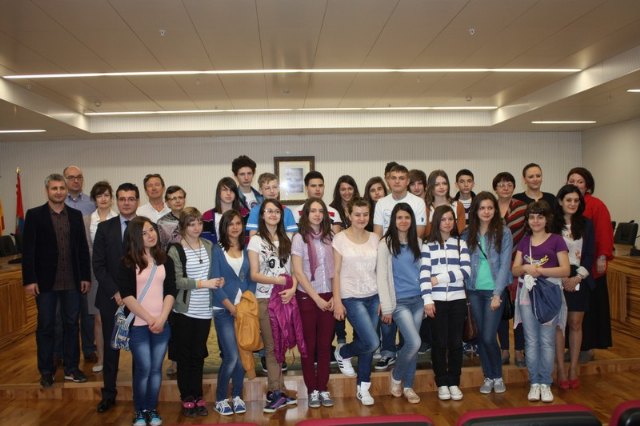 Recepeción institucional a alumnos rumanos que vienen a Torre-Pacheco a aprender sobre comida saludable y tradicional - 1, Foto 1