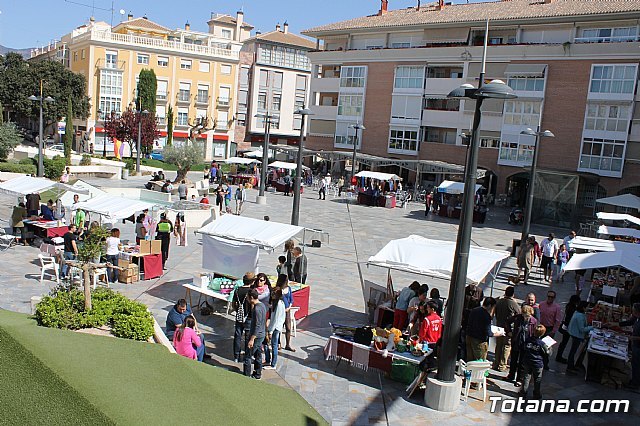 Éxito de participación en la segunda edición la plaza solidaria en la que se dieron cita un total de doce asociaciones - 1, Foto 1