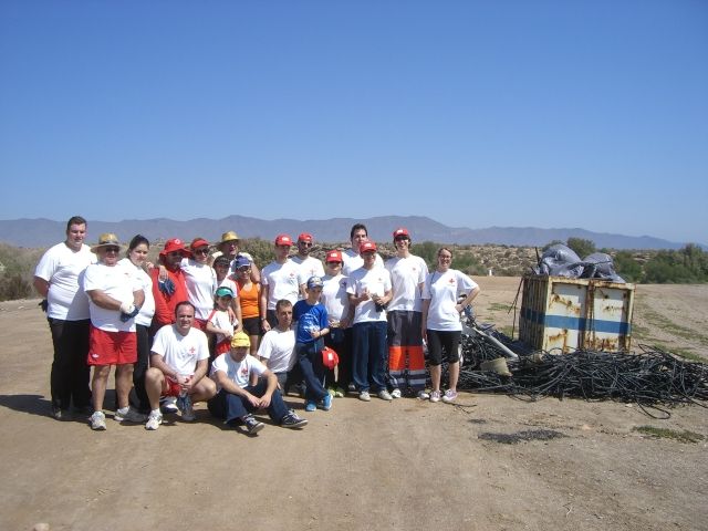 Cruz Roja de Águilas organiza una Jornada de Limpieza Medioambiental - 1, Foto 1