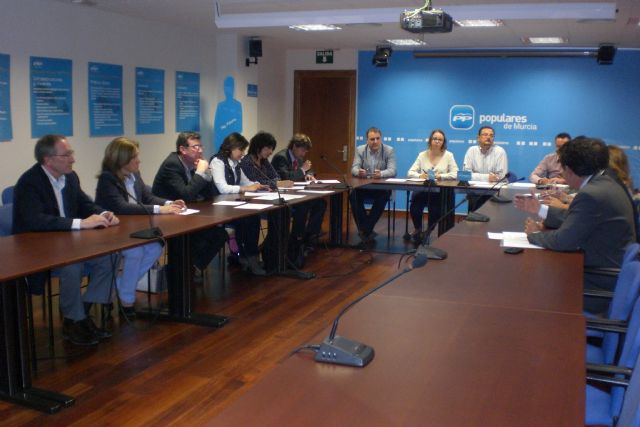 El PP y la Mesa de Turismo aúnan esfuerzos para potenciar el sector turístico regional - 1, Foto 1