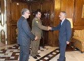 El presidente de la Asamblea recibe al presidente de la Asociación de Reservistas y Veteranos de las Fuerzas Armadas Españolas