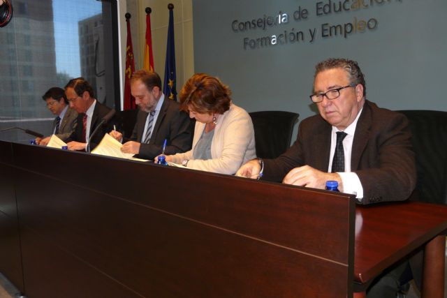 El Ayuntamiento de Molina de Segura y la Consejería de Educación, Formación y Empleo firman dos convenios de colaboración sobre empleo y prácticas no laborales - 2, Foto 2