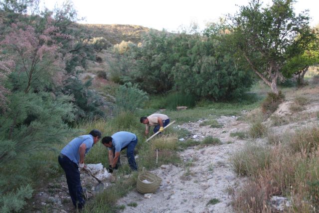 La limpieza efectuada en las ramblas de Las Canteras y Los Calderones de Molina de Segura facilita que puedan ser visitadas por senderistas - 1, Foto 1