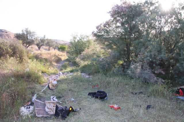 La limpieza efectuada en las ramblas de Las Canteras y Los Calderones de Molina de Segura facilita que puedan ser visitadas por senderistas - 2, Foto 2