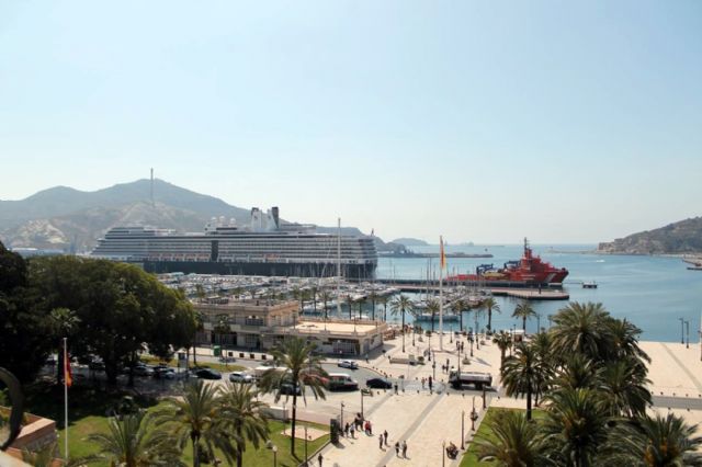 La concejala de Turismo recibe al segundo gran crucero de la temporada - 1, Foto 1
