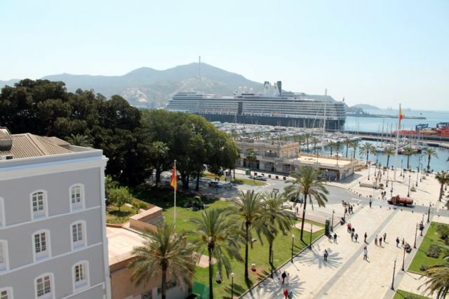 La concejala de Turismo recibe al segundo gran crucero de la temporada - 2, Foto 2