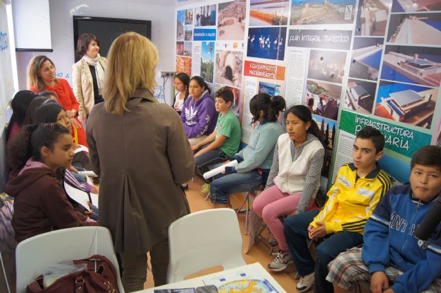 Más de 200 escolares de centros de enseñanza de Totana participan en las actividades organizadas dentro de la campaña Yo, ciudadano europeo - 3, Foto 3