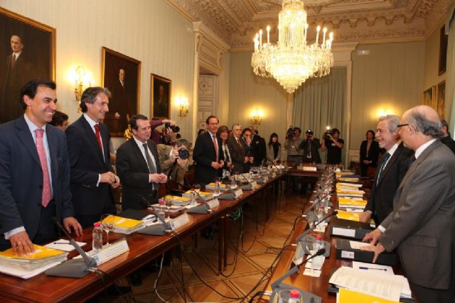 Los ayuntamientos son garantía de credibilidad y confianza de España al cumplir sobradamente los objetivos de déficit pese a la escasez de recursos - 2, Foto 2