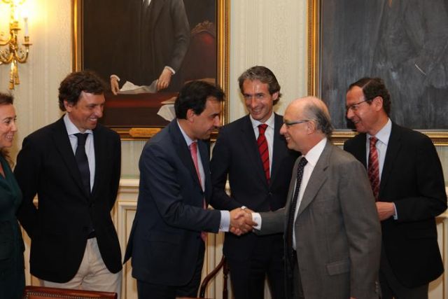 Los ayuntamientos son garantía de credibilidad y confianza de España al cumplir sobradamente los objetivos de déficit pese a la escasez de recursos - 3, Foto 3