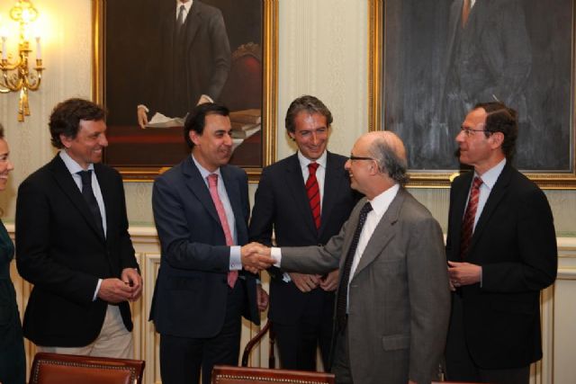 Los ayuntamientos son garantía de credibilidad y confianza de España al cumplir sobradamente los objetivos de déficit pese a la escasez de recursos - 4, Foto 4