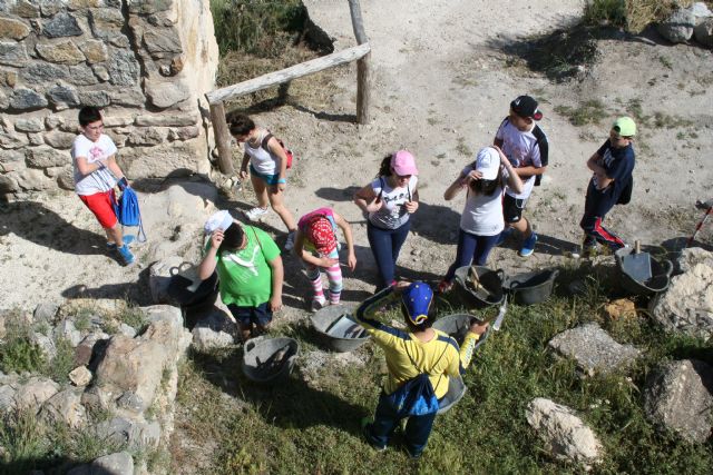 Alumnos del IES Alquipir aprenden los secretos de la arqueología en el yacimiento de Begastri - 3, Foto 3
