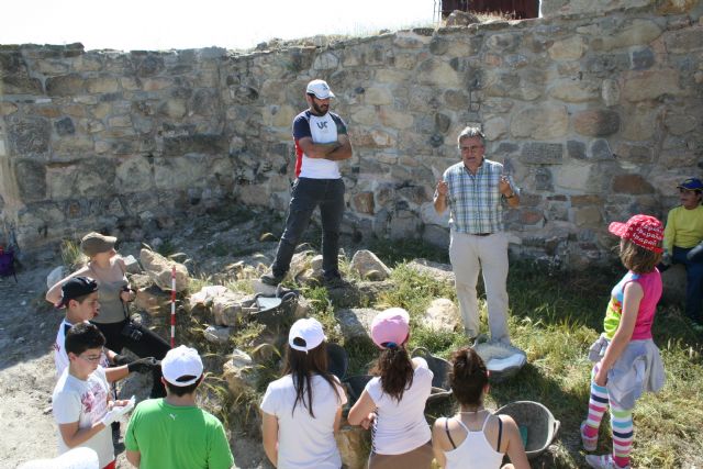 Alumnos del IES Alquipir aprenden los secretos de la arqueología en el yacimiento de Begastri - 4, Foto 4