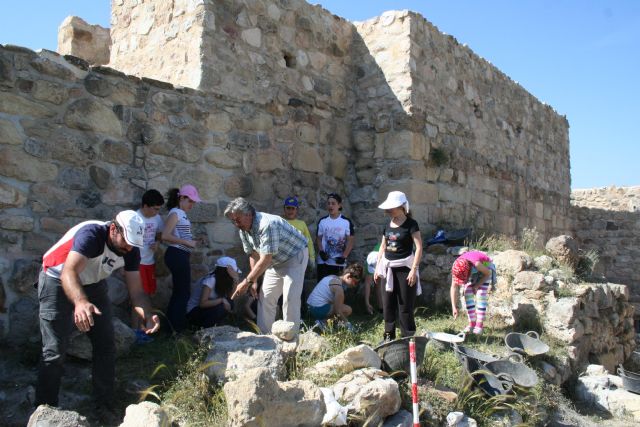 Alumnos del IES Alquipir aprenden los secretos de la arqueología en el yacimiento de Begastri - 5, Foto 5