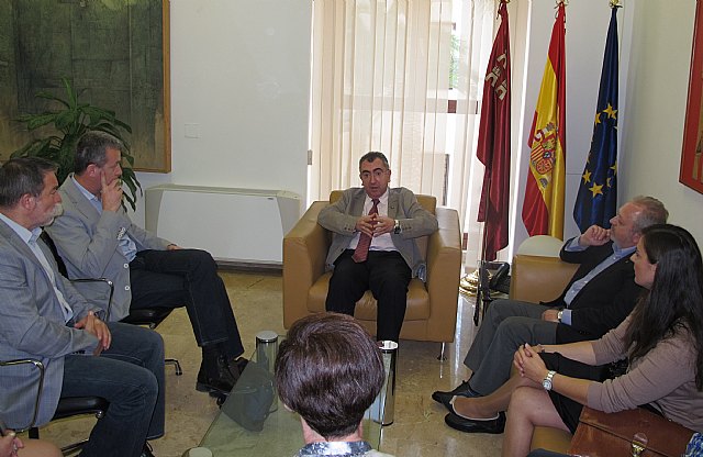 El consejero de Presidencia se reúne con los secretarios generales de las organizaciones sindicales UGT y CCOO - 1, Foto 1