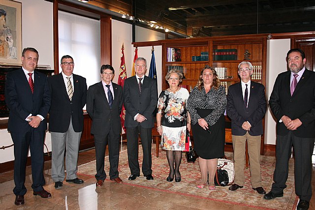El presidente de la Comunidad recibe al alcalde de Lorca y a los presidentes de las cofradías de la Semana Santa lorquina - 1, Foto 1