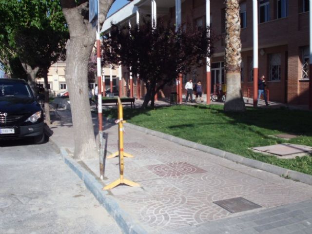 La Concejalía de Servicios, en colaboración con la de Tráfico, continúa el repintado en calles y avenidas de la localidad - 4, Foto 4