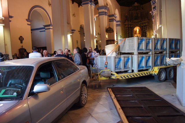 Polica Local y Proteccin Civil intervienen en el dispositivo del suceso provocado por el vehculo que se empotr en la Iglesia de Santiago - 3